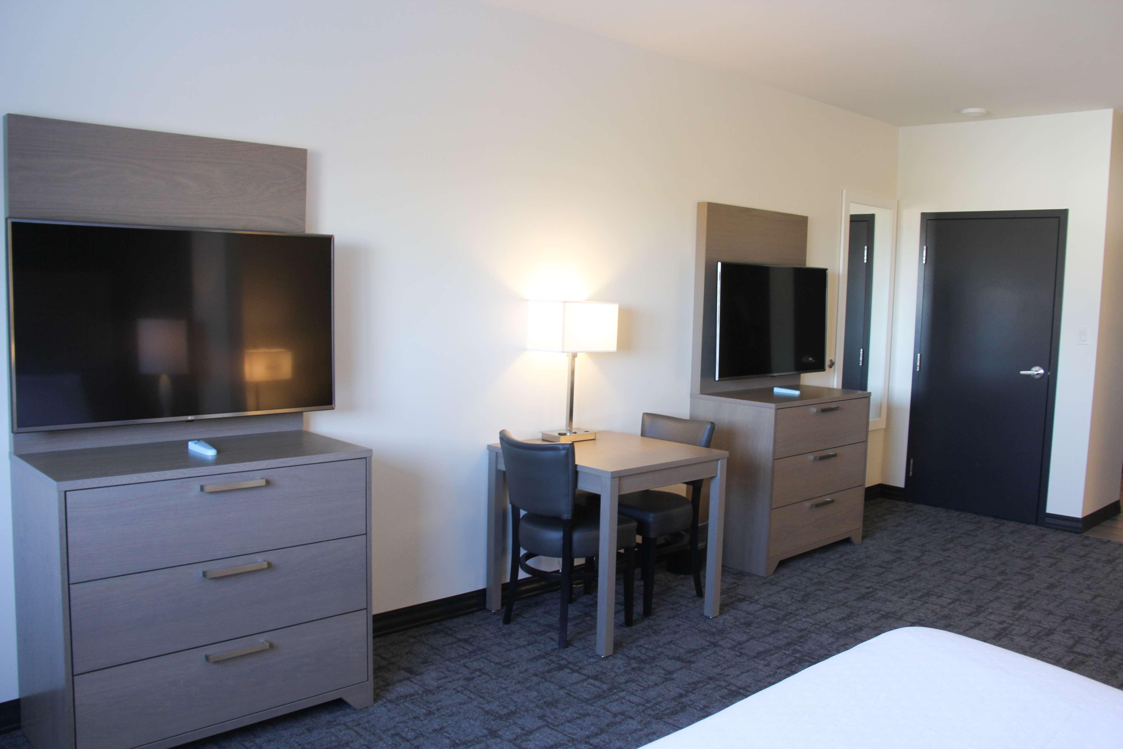 Best Western Plus Winkler Exterior photo