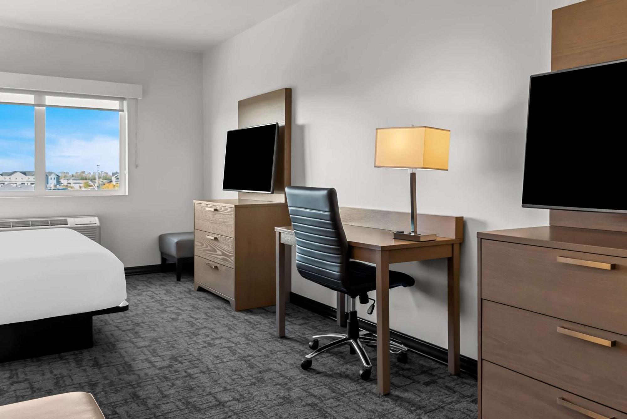 Best Western Plus Winkler Exterior photo