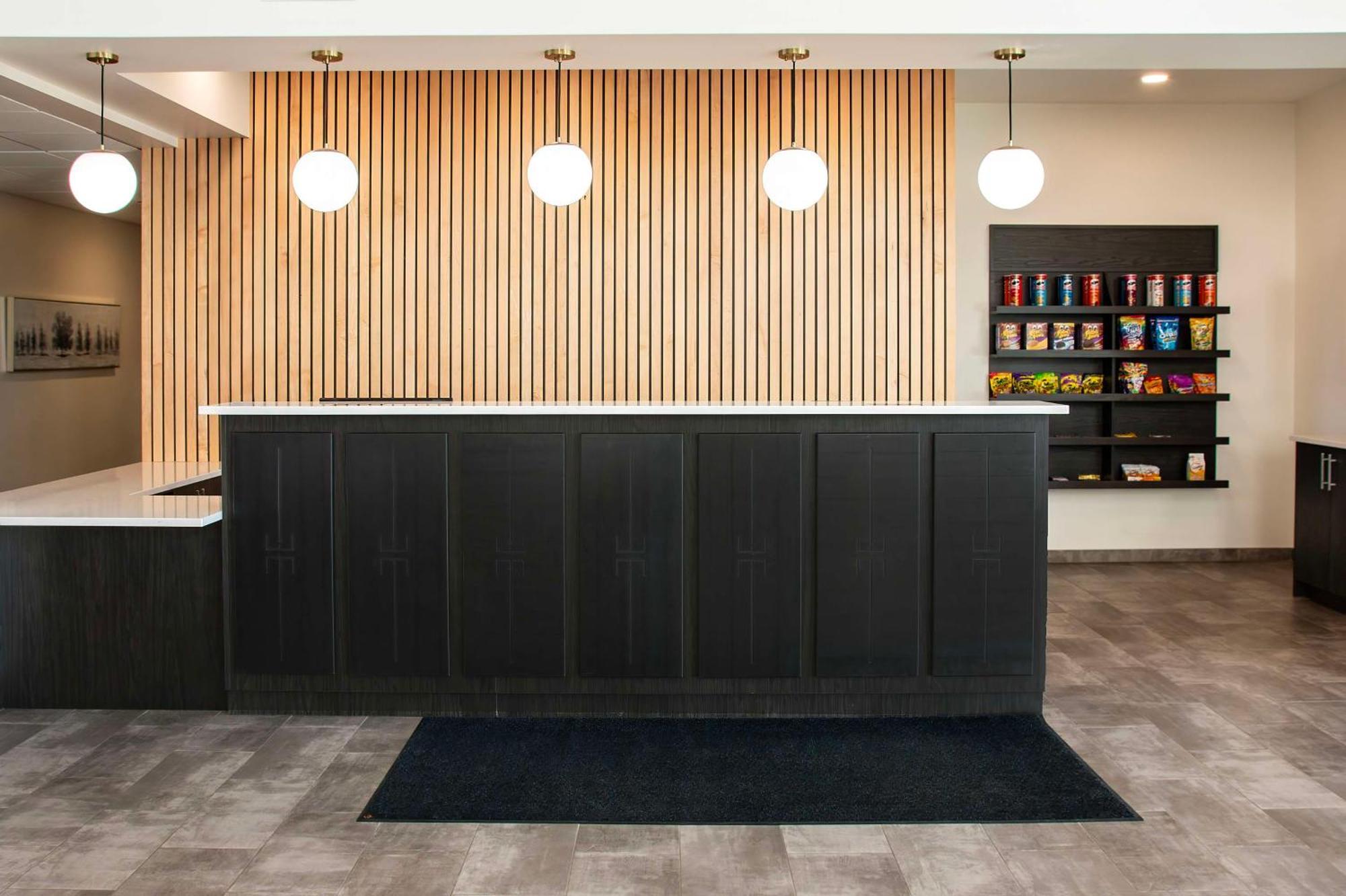 Best Western Plus Winkler Exterior photo