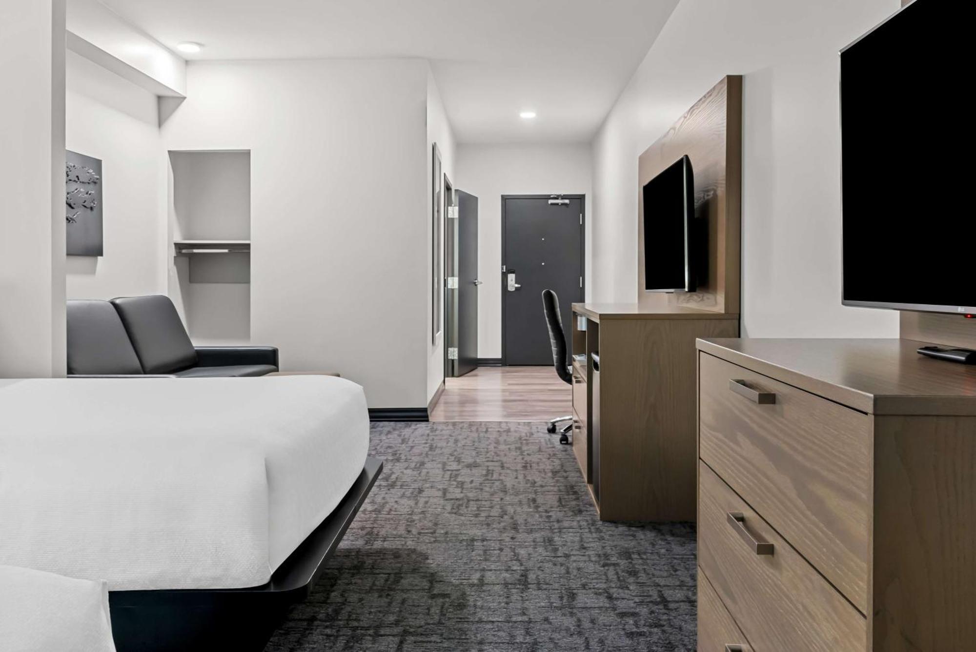 Best Western Plus Winkler Exterior photo